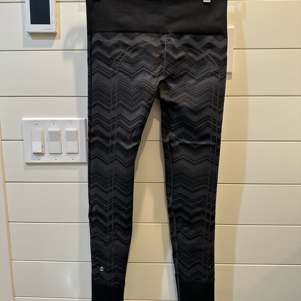 Lululemon Ribbed Tight size 4 - Picture 2 of 5